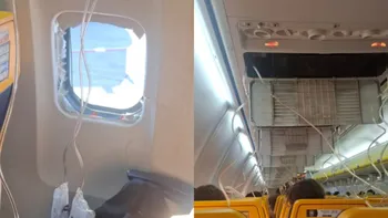 „Dacă murim, murim împreună”. O femeie și-a ținut soțul de picioare după ce a fost aspirat pe geamul avionului