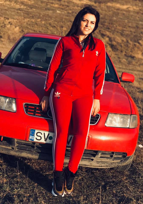 Daniela Cușnir, condusă pe ultimul drum cu lacrimi și cântece de jale. Întrebarea cutremurătoare repetată de mama regretatei cântărețe lângă sicriu | FOTO