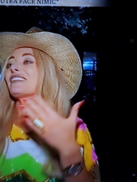 DELIA a răbufnit din nou din cauza clipului cu adolescentele din Ploieşti, care şi-au umilit colega!