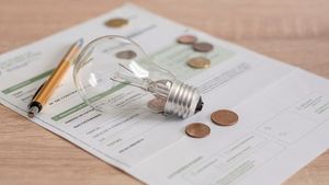 Cum reduci facturile la energia electrică, potrivit specialiștilor. Ce trucuri utile au pentru tine