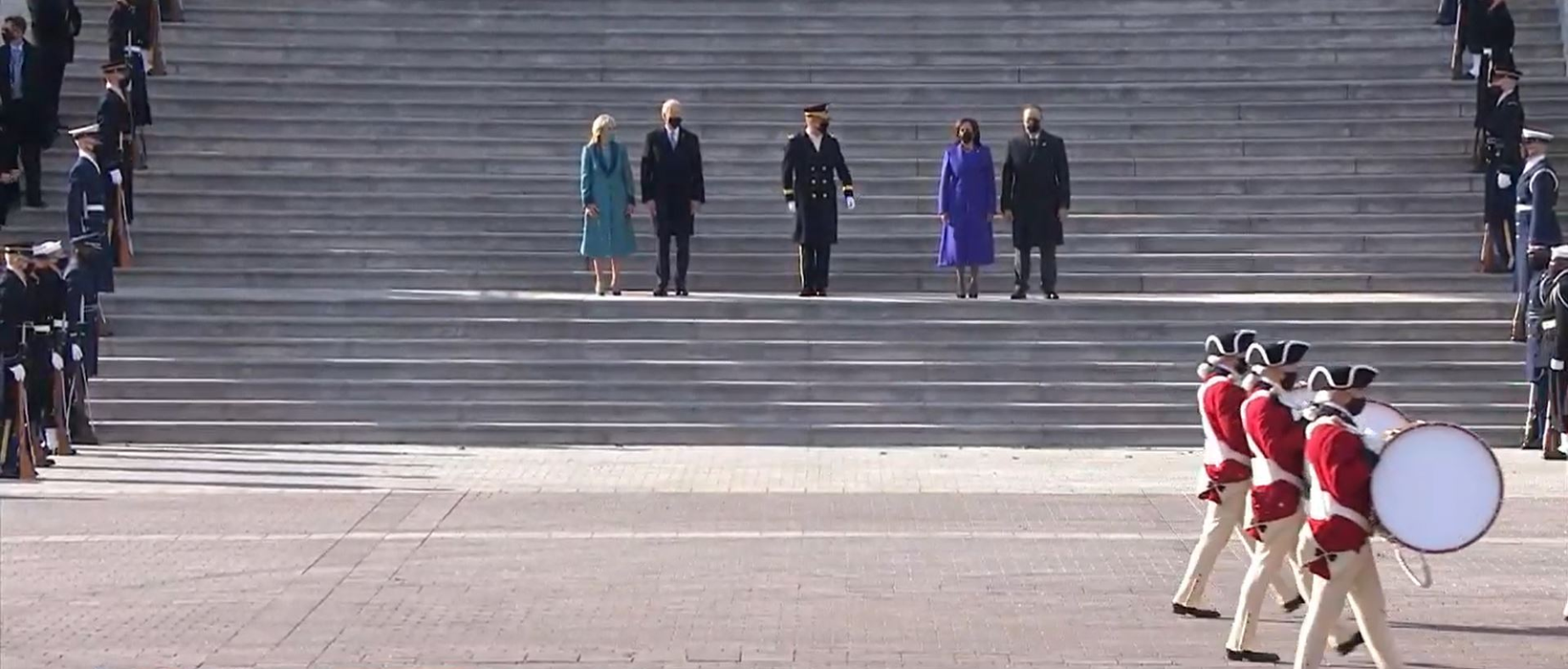 Jill Biden, apariția ravisantă la ceremonia de învestire a soțului ei în funcţia de preşedinte al SUA. Melania Trump a încălcat tradiţia transferului puterii | FOTO & VIDEO