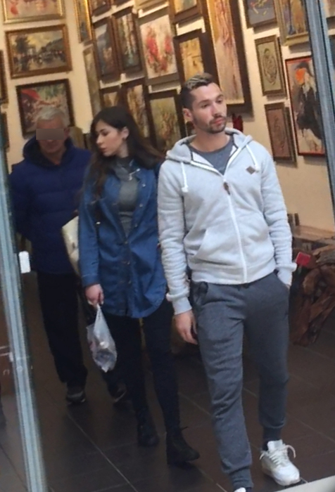 Primele imagini cu femeia pe care o iubeşte Jakolis. Ea este frumuşica  pe care stelistul lăudat de Becali  o ţine ascunsă!