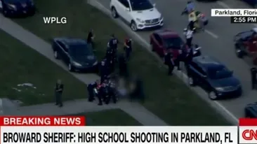 Clipe de groază la un liceu din Florida! Atac armat, 50 de victime! 