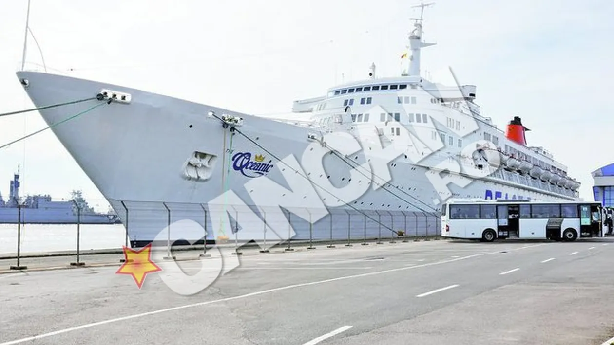 Pasagerii niponi de pe nava The Oceanic au facut shopping in Portul Constanta. Japonezii au golit magazinele de suveniruri