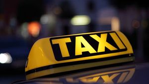 Alarmant! Un taximetrist a încercat să violeze două cliente în București. Bărbatul a oprit mașina și…