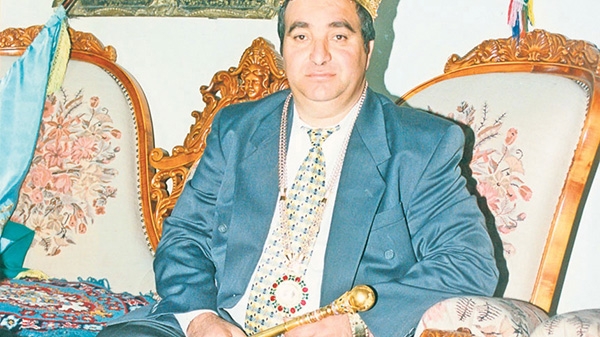 GALERIE FOTO DE EXCEPTIE Scandaluri, nunti, incoronari regesti. Vezi aici cele mai importante momente din viata regelui Cioaba!