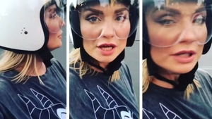Nu ai văzut-o niciodată așa! Cristina Cioran, o tură cu motorul prin București după ce a plecat de la Acces Direct