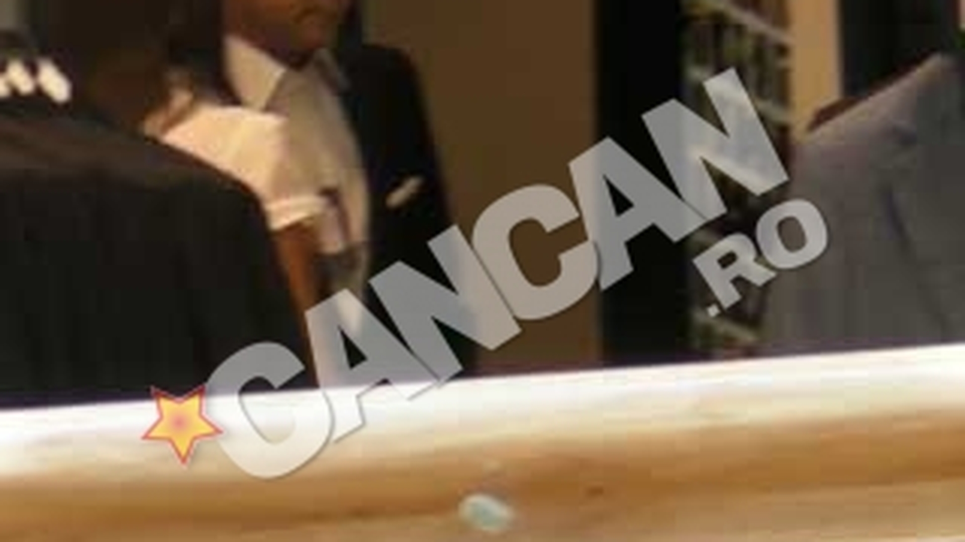 Aurelian Pavelescu si-a cumparat camasa alba si a probat cateva cravate pentru nunta Elenei Basescu