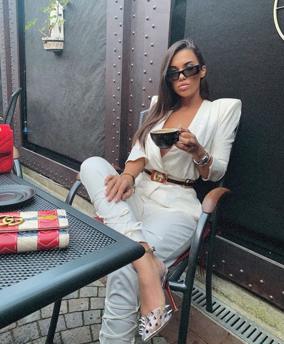 Poza momentului în showbiz-ul românesc! Andra, fotografiată goală complet