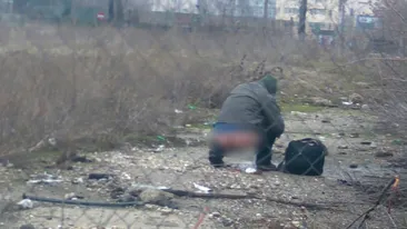 Asa ceva n-ai sa vezi in alta Capitala Europeana! Un bucurestean si-a facut nevoile in vazul tuturor, desi toaleta era la doi pasi