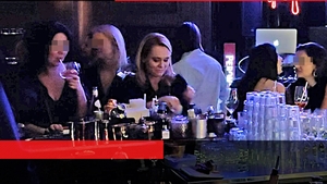 Andreea Esca s-a ”sustras” câteva ore de la domiciliul conjugal... Paranghelie nocturnă în trei cu masa ticsită de cocktail-uri