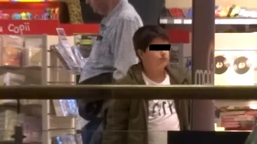 Asemanarea e izbitoare! Lucian Mandruta si-a pus fiul cel mare cu... burta pe carte!