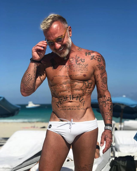 Gianluca Vacchi pe plajă