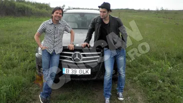 Peripetii cu masina! Smiley a ramas cu doua roti in aer, cocotat pe un deal