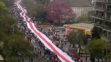 Asta da galerie adevarata! Fanii lui River Plate au intrat in Cartea Recordurilor cu un steag 8 kilometri