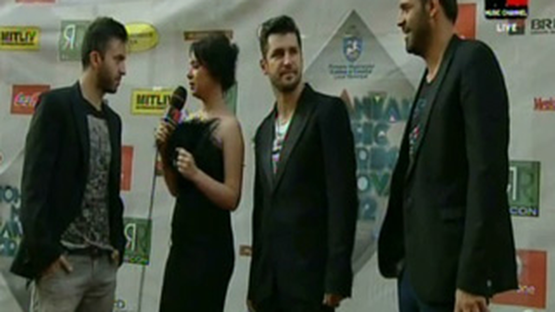 VIDEO Baietii de la Deepcentral nu s-au imbracat special pentru gala premiilor Romanian Music Awards!