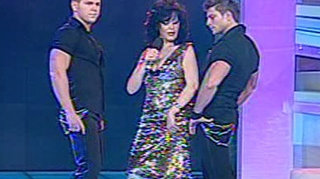 VIDEO A innebunit la batranete! Mariana Moculescu s-a apucat de cantat melodii pe teme religioase si s-a sarutat cu Ioana Popescu