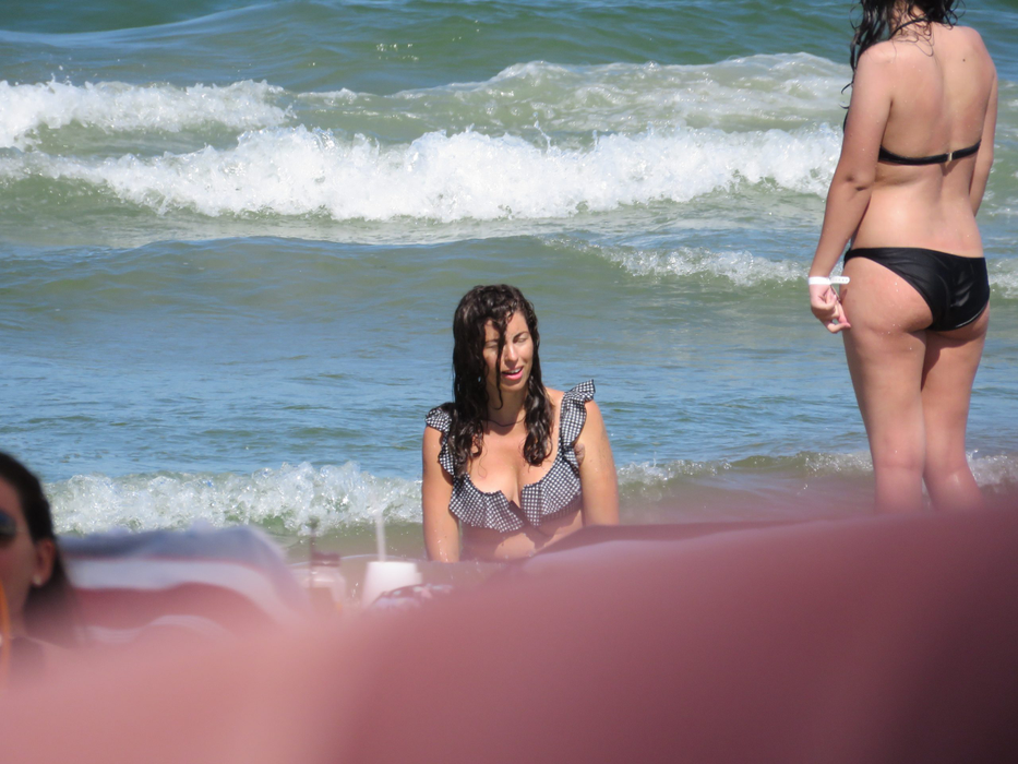 Jurata de la Pro TV a petrecut cu prietenele pe o plajă din Mamaia
