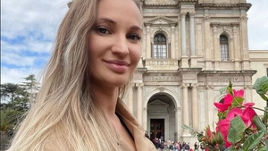 O influenceriță de 38 de ani a murit la câteva ore după ce și-a mărit posteriorul. Julia a suferit un șoc anafilactic