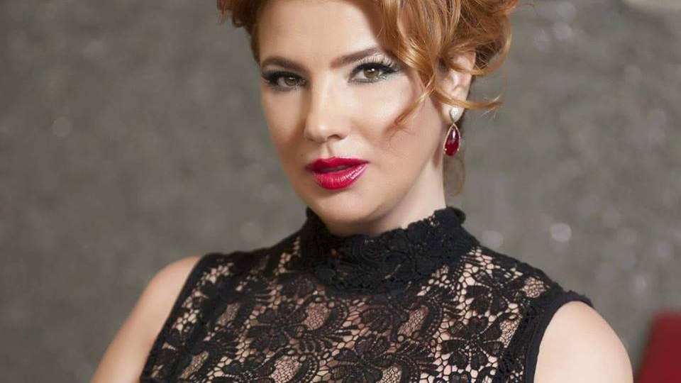 Mihaela Borcea, sărbători de vis alături de partenerul ei. Cum s-a fotografiat lângă bradul de Crăciun