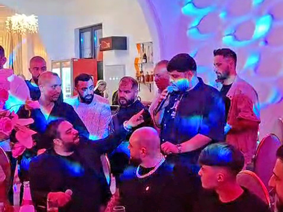 Dani Leș a petrecut pe cântările lui Salam, la un eveniment la care a plouat cu dedicații și cu bani