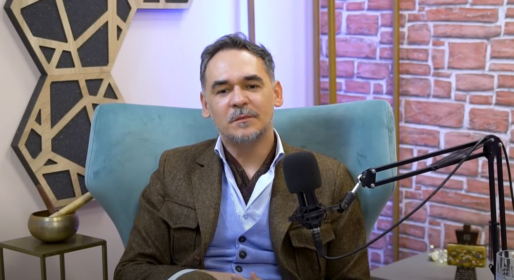 Răzvan Simion s-a „pocăit”! S-a lăsat de fumat după 28 de ani, a renunţat la zahăr şi nu numai