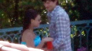 Ashton Kutcher si-a dus noua iubita, Mila Kunis, intr-o vacanta romantica in Bali