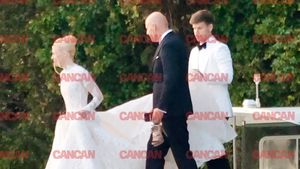 Primele imagini cu moştenitoarea Dedeman mireasă! Nunta anului pe Isola del Garda!