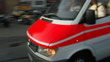 A plecat la spital cu o masina privata pentru ca ambulanta a ramas blocata in noroi