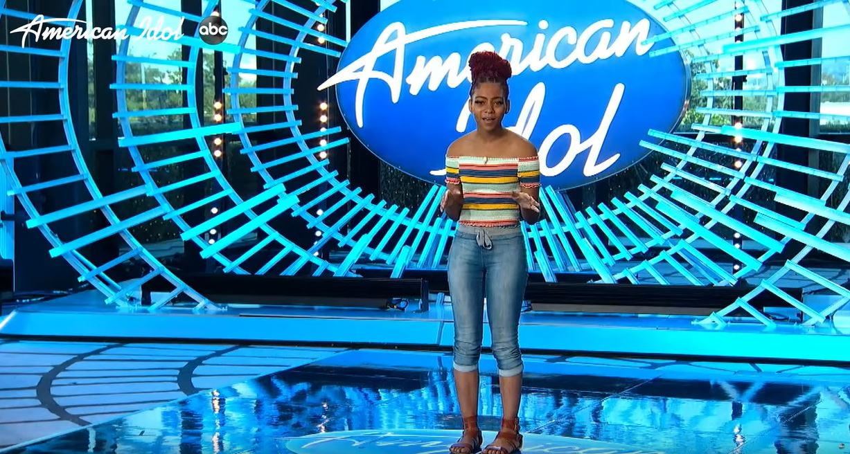 Premieră la American Idol! O concurentă a intrat în competiție fără să se înscrie la audiții și i-a uimit pe jurați cu vocea ei