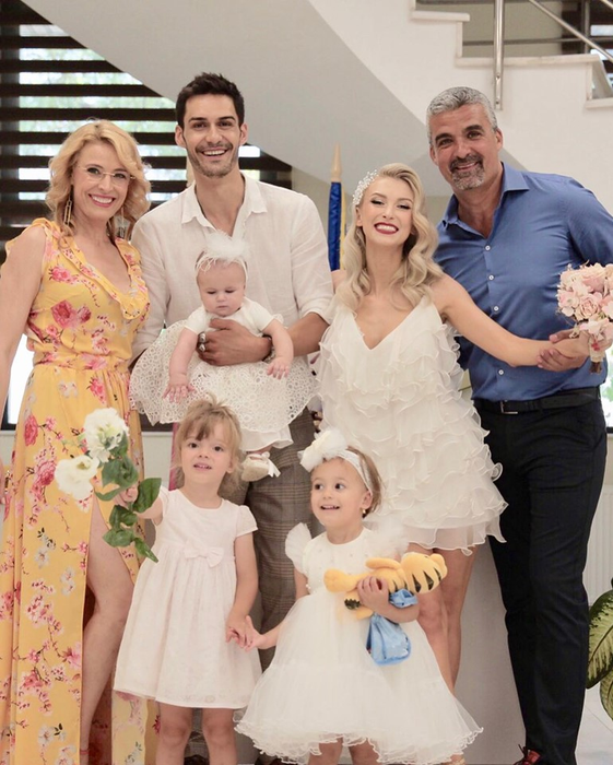 Andreea Bălan se mărită. Vezi cum arată invitația și află cine sunt nașii