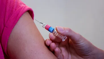 Incredibil! Ce se întâmplă în corpul nostru după o singură doză de vaccin anti-COVID-19
