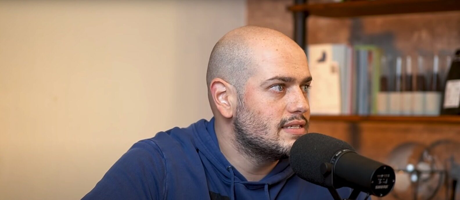 BRomania vorbește despre relația cu iubita lui. Sursă foto: captură de ecran