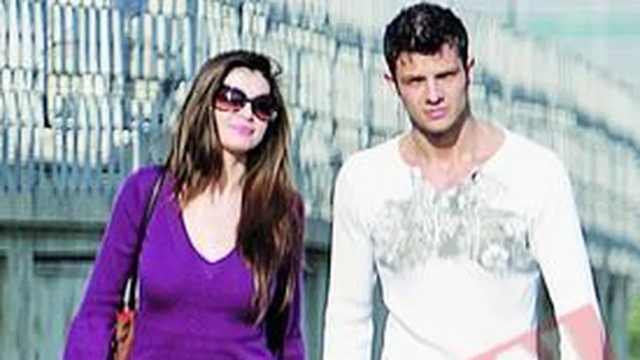 Moni isi epuizeaza soferul