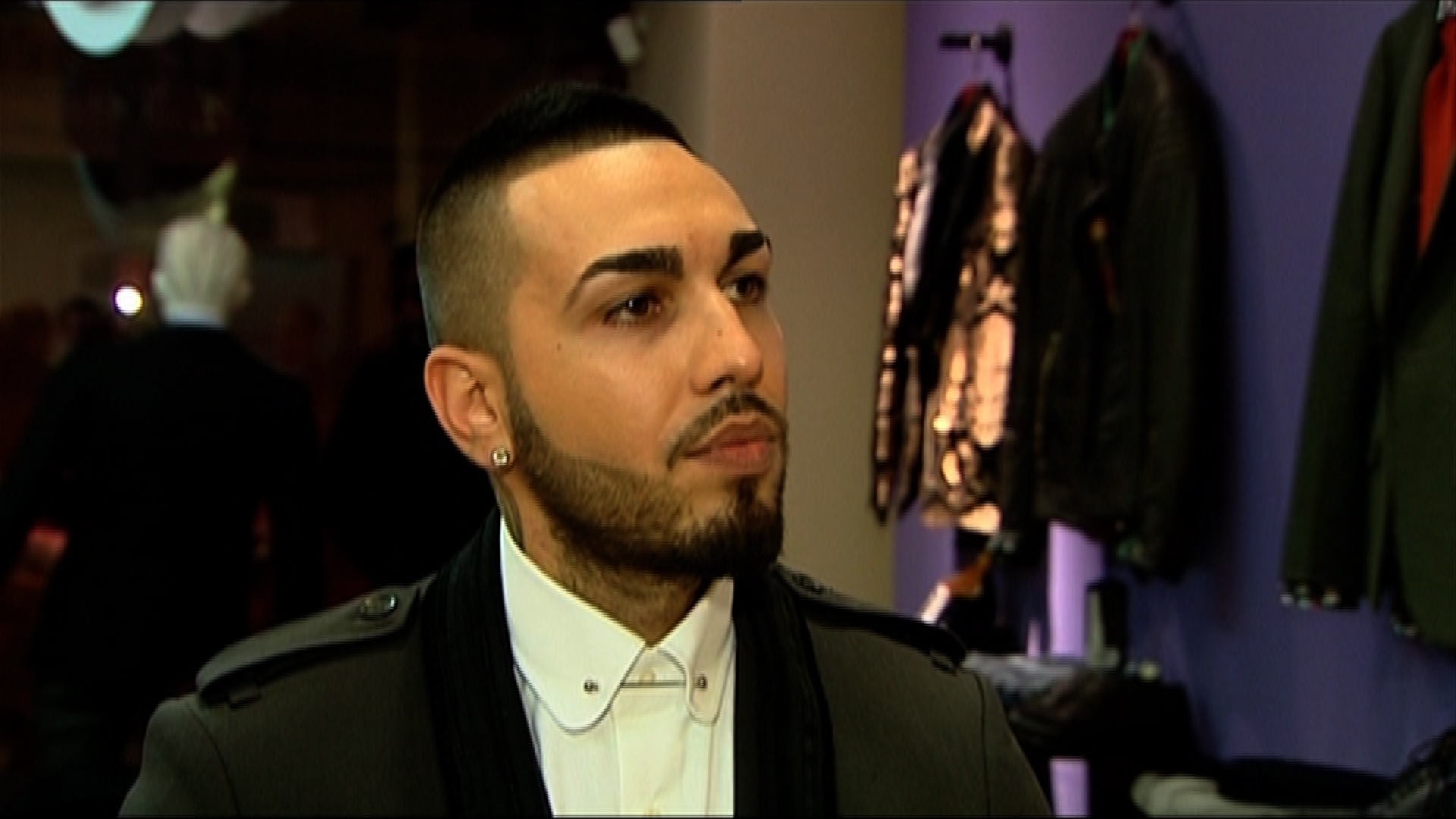 NEBUNIE TOTALA! Un rapper din Romania si-a tatuat pe brat chipul lui Alex Velea! Iti place cum a iesit?