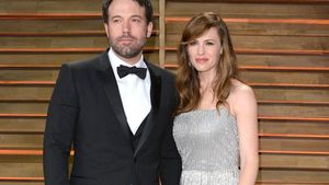Au apărut primele fotografii cu BEN AFFLECK şi noua lui iubită! Încă nu este oficial divorţat, dar deja şi-a refăcut viaţa