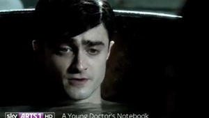 Fierbinte! Fostul Harry Potter, gol, în cadă, alături de un alt bărbat extrem de sexy! N-ai vrea să te bagi şi tu?