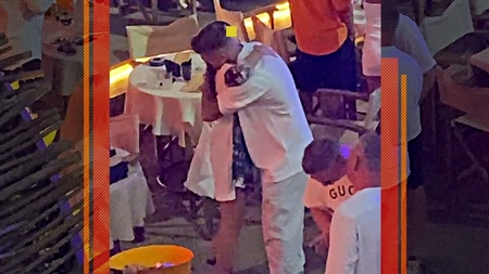 Sexy-șatena s-a urcat pe el! Alex Delea, câștigătorul Survivor 2022, a făcut furori la Nuba Mamaia