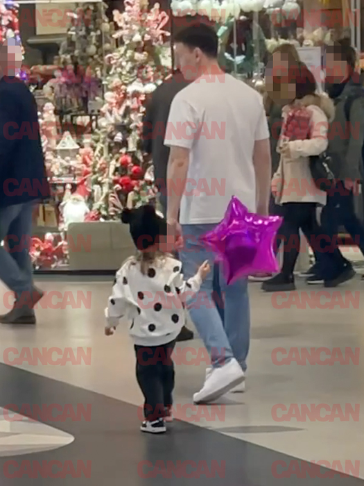 Tăticul The Motans, cu fiica, la mall