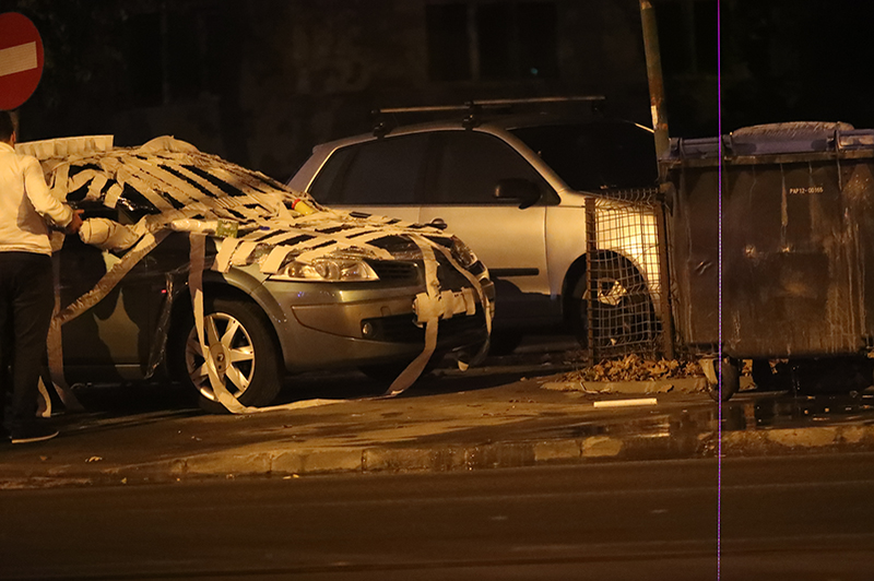 Mașina a fost împachetată în hârtie igienică