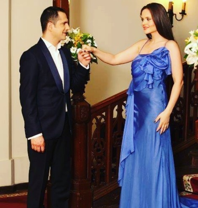 Cristina Şişcanu a lăsat deoparte inhibiţiile! S-a pozat sexy în pat