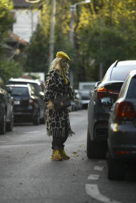 Andreea Bănică intră în bolidul său de lux