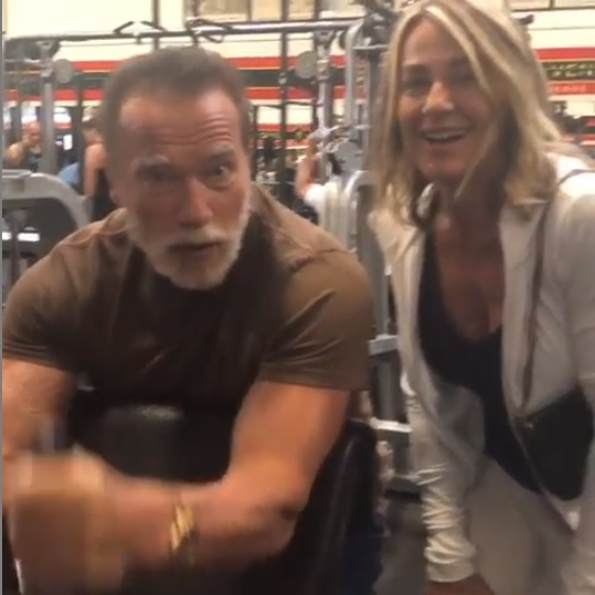Nadia Comăneci a sărbătorit 43 de ani de la primul 10 al gimnasticii împreună cu Arnold Schwarzenegger. Celebra româncă i-a pipăit mușchii actorului