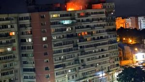 O dronă s-a prăbușit peste un bloc în Galați! Explozia a fost urmată de un incendiu