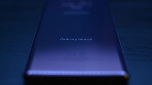 E bine și cu un telefon Samsung mai vechi. Nu rata șansa de a fi printre primii care dețin noul telefon X!