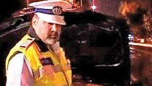 Sicriul poliţistului ucis de “Sultanul veiozelor” a ajuns acasă! Vaduva a fost la un pas să leşine când l-a văzut