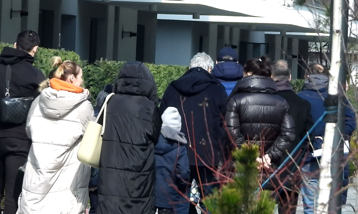 Mircea Lucescu s-a întors în România și a fost asaltat de prieteni, dar și de necunoscuți