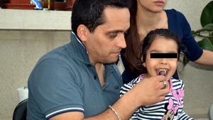 I s-a urcat celebritatea la cap! Mehrzad de la MasterChef si-a lasat copilul si sotia acasa si s-a distrat in club cu doua femei!