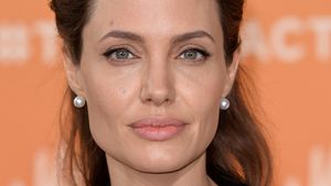 Angelina Jolie s-a săturat şi a transmis mesajul! E vorba de viaţa amoroasă! 