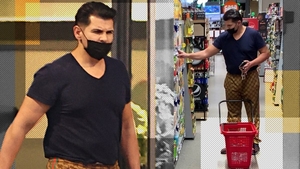 Florine, pantalonii GUCCI sunt originali sau fake?:) Pastramă a comercializat măști de protecție contrafăcute cu sigle de lux, alături de soția Brigitte, iar acum a apărut cu un mare brand pe el!